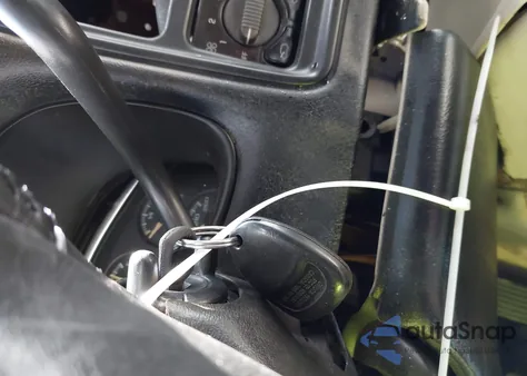 2000 Chevrolet Suburban 1500 Lt z USA, uszkodzony, nr VIN 3GNEC16T9YG100679